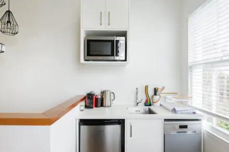 Light-filled Renovated Villa Walk to Ponsonby Road, Auckland