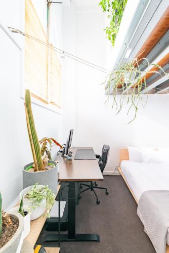 Light-Filled Converted Warehouse 2 Bedroom Apartment in Prahran - Melbourne