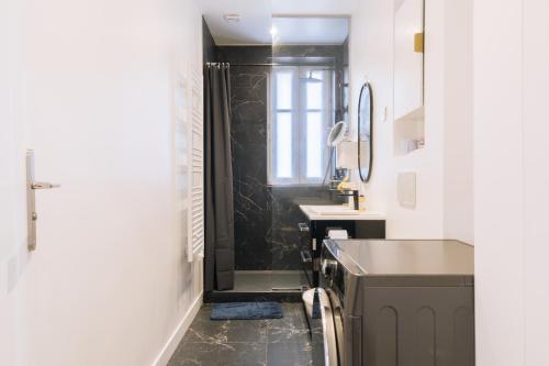 Stylish & Spacious 2BD for 6 Bergamote Paris 15 - image 9