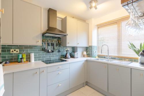 Vibrant 1BD Flat - 8 Mins to Dalston Hackney! - image 14