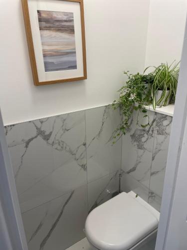 Central & Stylish 1BD Flat - 8mins to Greenwich! - image 5