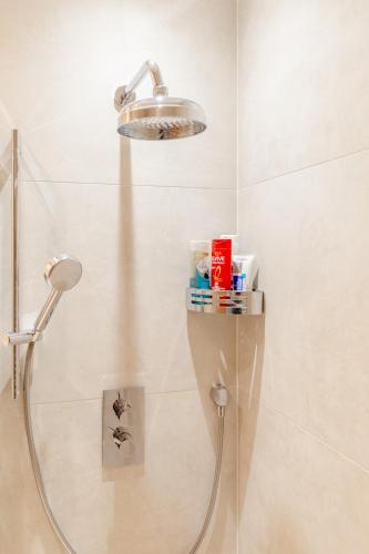 Cosy 1BD Apartment Near Harrods Knightsbridge - image 5