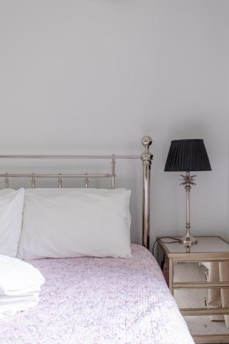 Cosy 1BD Apartment Near Harrods Knightsbridge - image 11