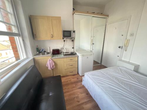 Bright & Quaint Studio Flat - Hornsey! - image 5