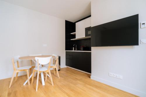 Welcoming 1 Bedroom Apartment in Paris gîte à louer Paris 10 Entrepôt