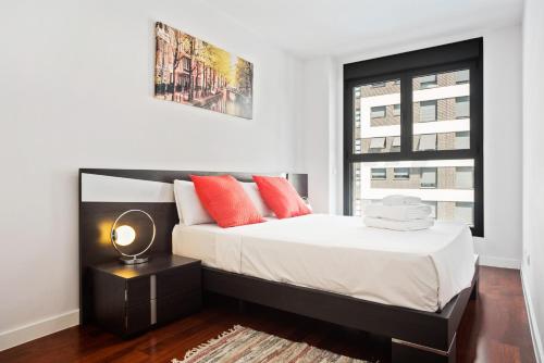 Modern 2Bed Apt Sleeps 4 nr Retiro 2mins to metro - image 10