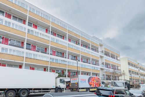 Superbly Located 2BD Flat Heart of Pimlico! - image 7