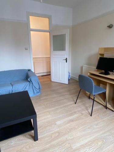 Roomy 3BD by Hampstead Heath! - image 41