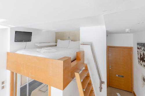 Chic Minimal Studio with Views over Battersea Park - image 8