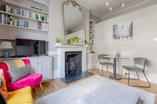 Vogue 1 bed Pimlico flat near Victoria station! - image 13