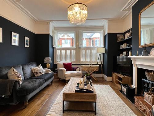 Gorgeous 3 Bedroom Home in Quaint Southfields - image 14