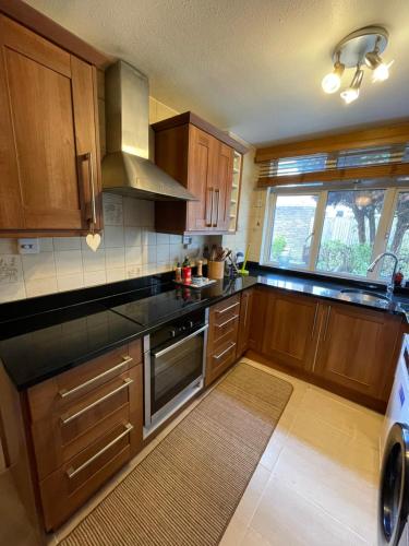 Lovely 3BD Family Home with Garden - Richmond! - image 16