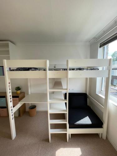 Lovely 3BD Family Home with Garden - Richmond! - image 36