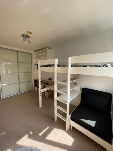 Lovely 3BD Family Home with Garden - Richmond! - image 17