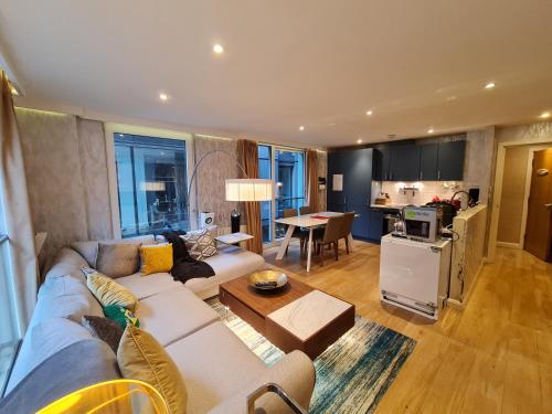 Stylish and Modern 1 Bedroom Apartment in Farringdon - image 9