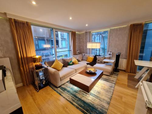 Stylish and Modern 1 Bedroom Apartment in Farringdon - image 13