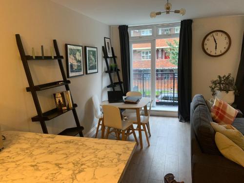 Lovely 2 Bedroom Flat near Whitechapel Station, Londýn (fotografie 5)
