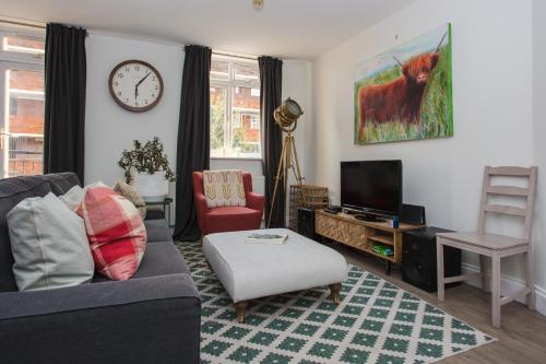 Lovely 2 Bedroom Flat near Whitechapel Station - image 4