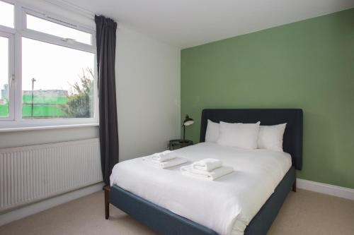 Lovely 2 Bedroom Flat near Whitechapel Station - image 9