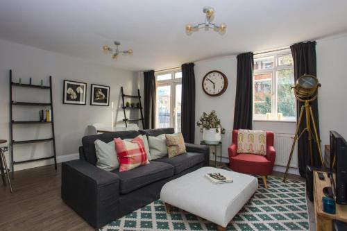 Lovely 2 Bedroom Flat near Whitechapel Station - image 10