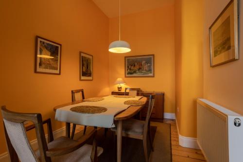 Newly renovated 1 Bedroom Apartment Near Charming Newhaven - image 14