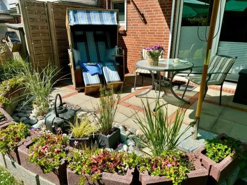 SEGELund - Zeit für uns- ruhige und sonnige Ferienwohnung mit Terrasse und Garten nahe Strand und Ostsee in Schönhagen, Deutschland