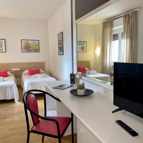 Hotel Quadrifoglio - Tap to explore photos