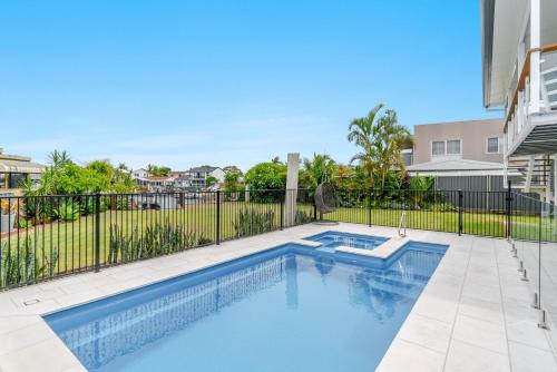 Sunset Waters - Waterfront with Pool - Holiday Yamba, Yamba