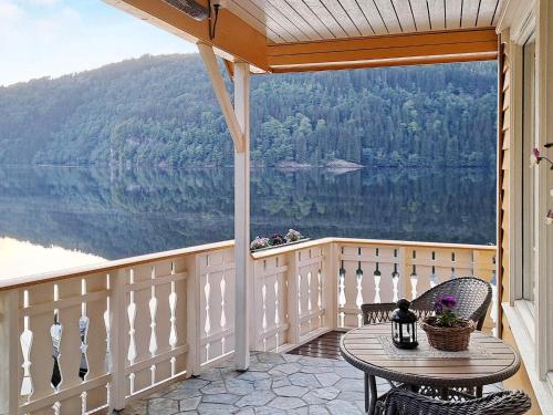 Зовнішній вигляд готелю, person holiday home in Bygstad in Бігстад