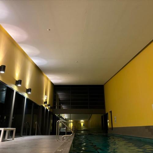 Cozy 1 Bedroom Apt Parkside Pool Gym Parking close CBD in Parkville