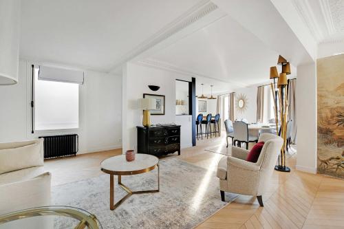 Luxury apartment - 3BR-6P - Faubourg Saint-Honoré, Paris (photo 7)