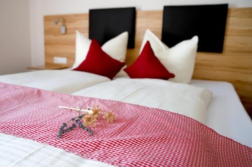 2 twin beds