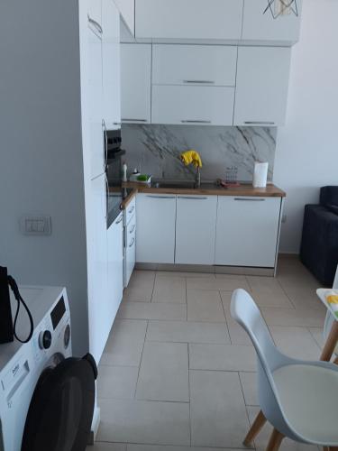 One-Bedroom Apartment image 2
