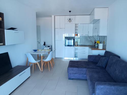 One-Bedroom Apartment image 3