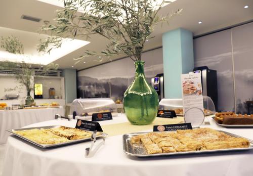 Restoran, Hotel Oasis con parking incluido in Cordoba Suburbs