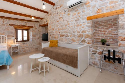 DeAmicis Studios by Irundo - image 14