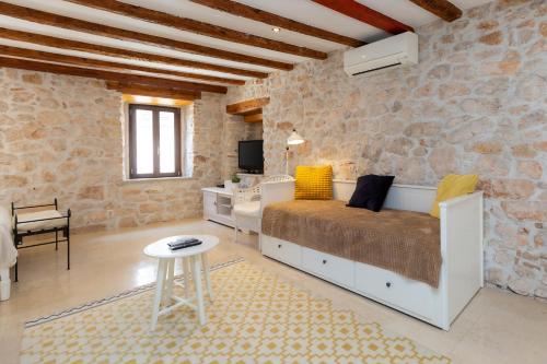 DeAmicis Studios by Irundo - image 12
