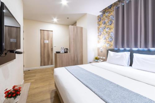 room detail thumbnail 1