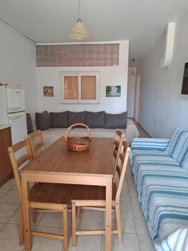 Flisvos Apartments in Megalochori (Agkistri)