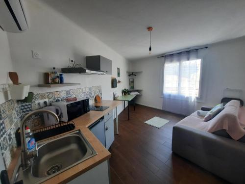 La Chambre 3, Climatisée AC, Cuisine privée, Calme (La Chambre 3, Climatisee AC, Cuisine privee, Calme) near Matisse Múzeum