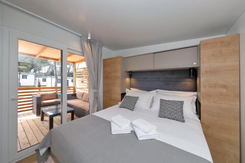 Camping Park Soline Mobile homes in 奧格勒納莫魯