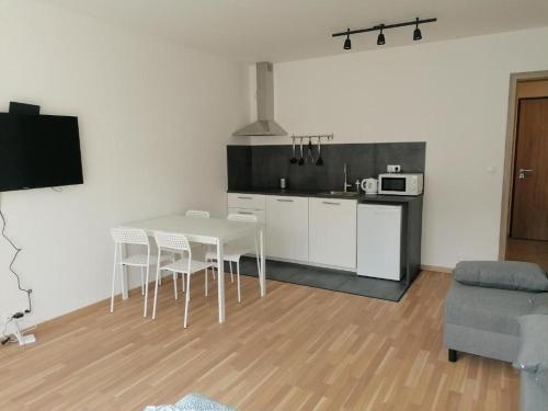 Brand new two room apartment #23 with FREE parking in the city center, Прага (фото 8)
