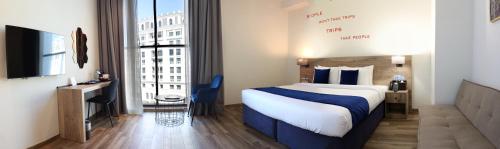 room detail thumbnail 1