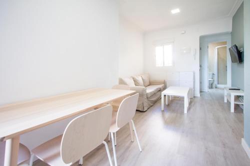Two-Bedroom Apartment room in Apartamentos Tetuán Sandino