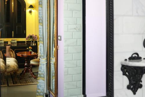 576725629 DE Phanakron Boutique Hotel