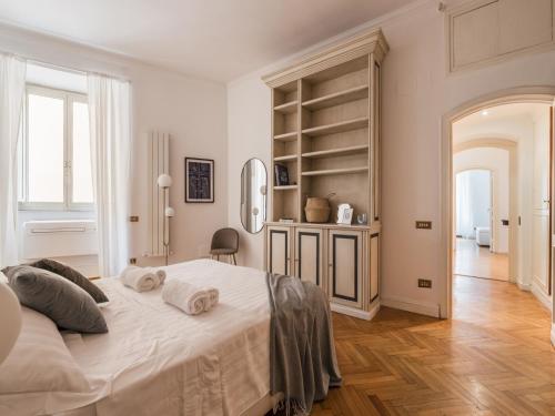 The Best Rent - Splendid three-bedroom apartment near the Trevi Fountain, Rome (photo 10)
