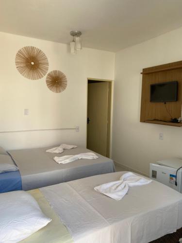 1 queen bed, 1 twin bed