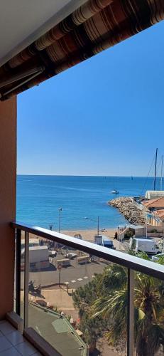 Balcony/terrace, Sublime vue mer,parking,wifi near Base Nature Francois Leotard