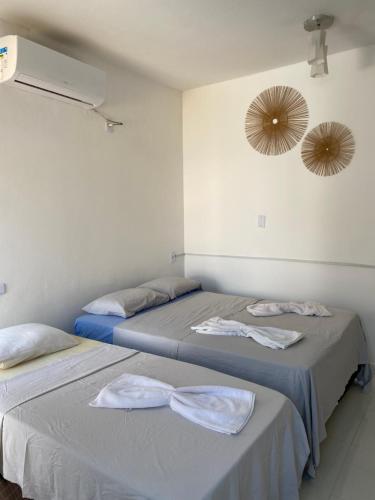 1 queen bed, 1 twin bed