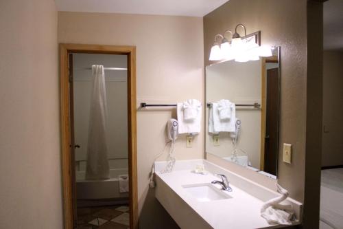 Econo Lodge Gunnison - image 3